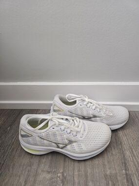 Mizuno Wave Rider 25 Waveknit White Athletic Running Shoes with Silver Accents